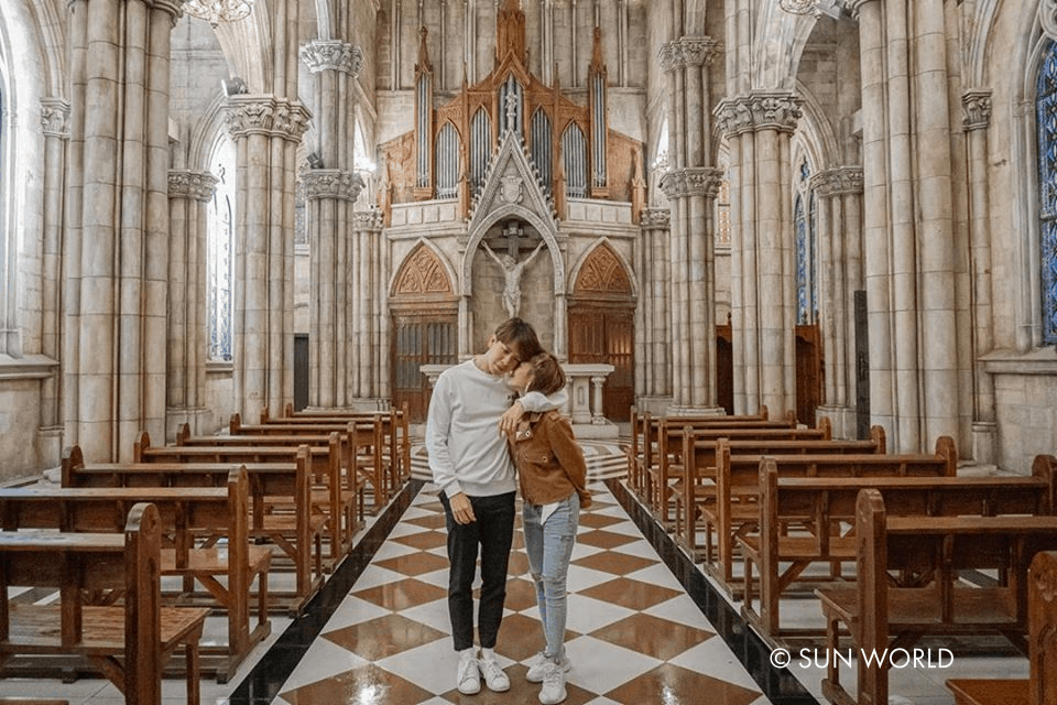 Bên trong thánh đường St Denis - điểm check-in lý tưởng của các cặp tình nhân 